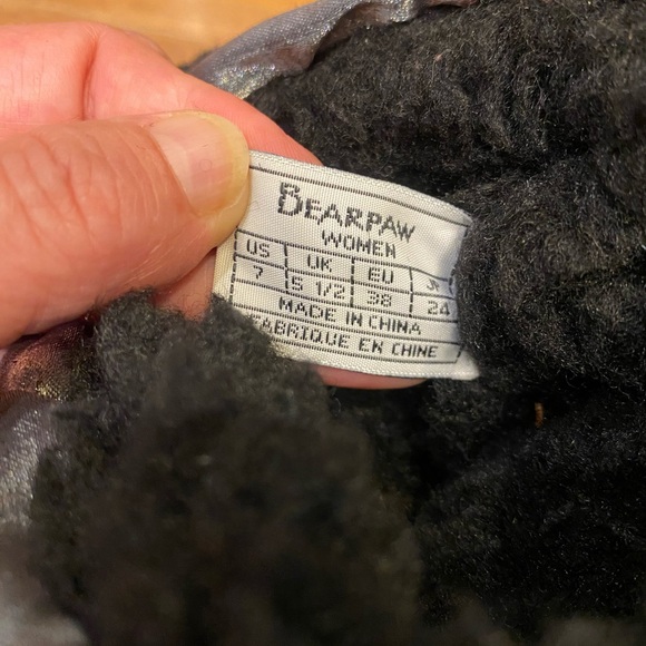 Bearpaw Bethany style women’s size 7 black and silver winter boots - Picture 6 of 8